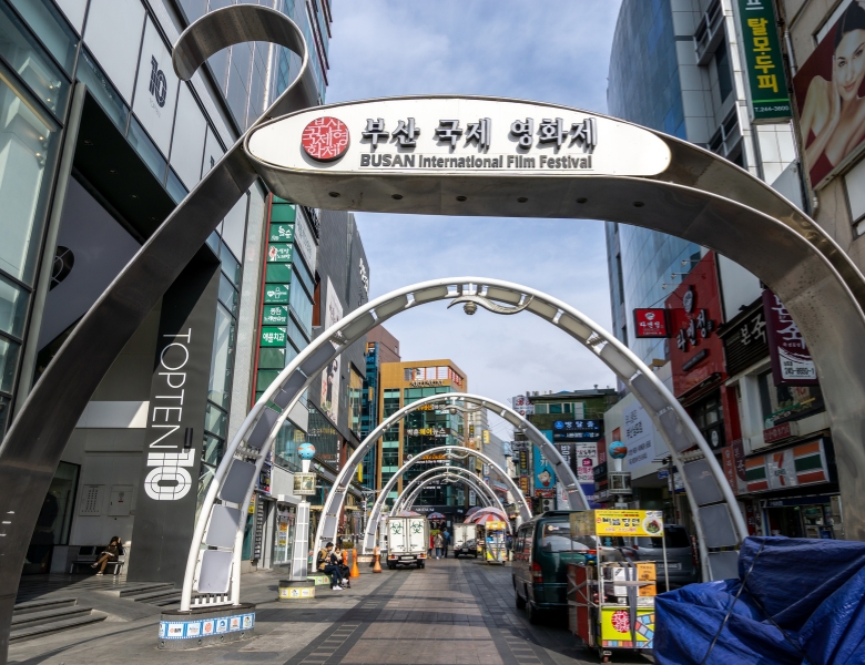 1729167604136240-BIFF广场 (2).jpg